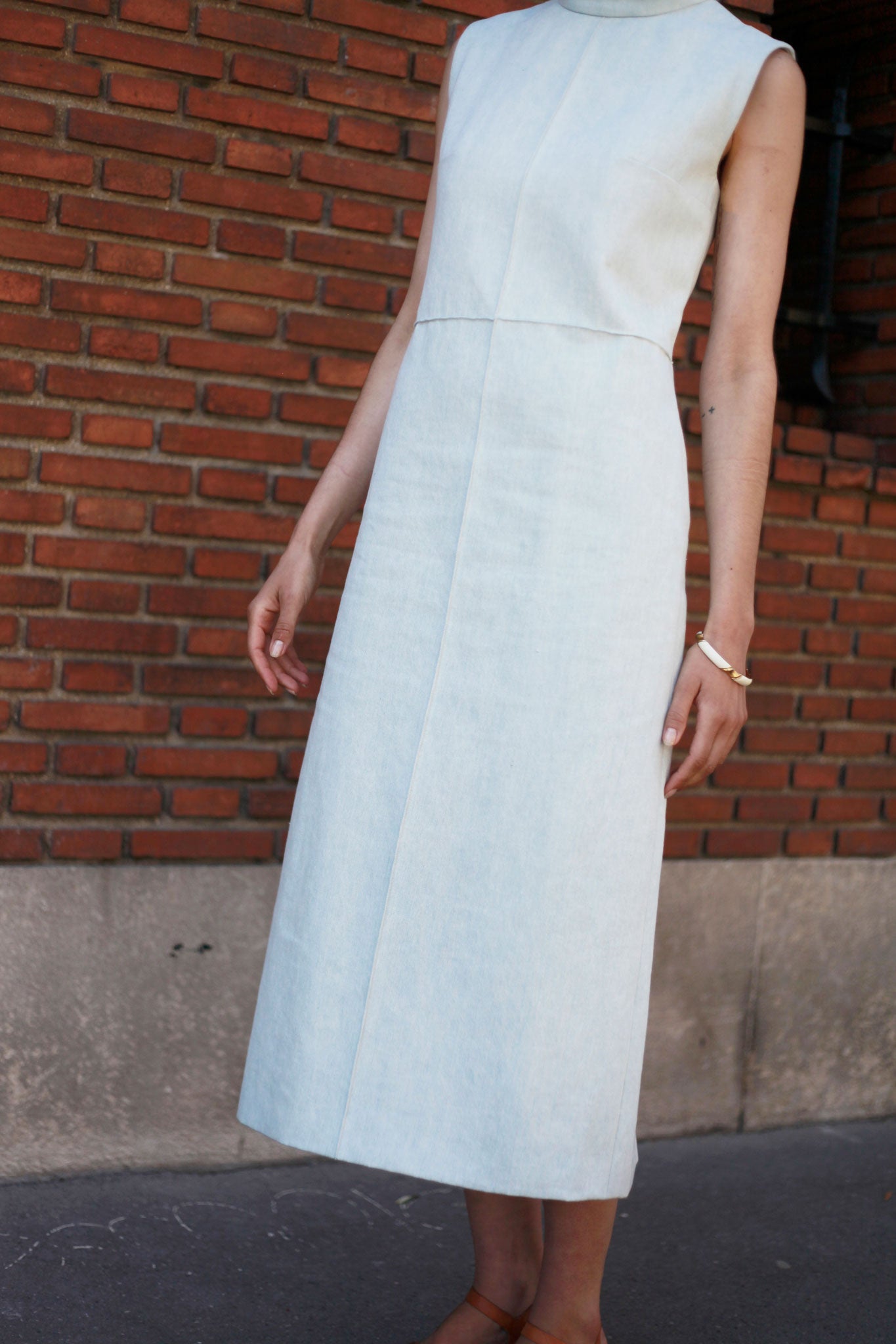 La Tenue de M en Bleu Clair